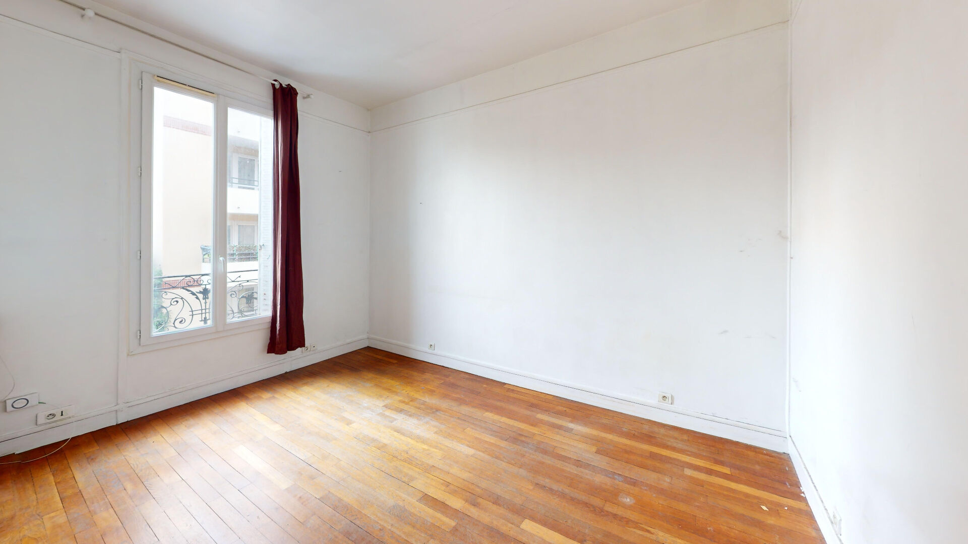 Appartement T2 au dernier étage - métro Garibaldi / Saint-Ouen (13 et 14 - RER C)