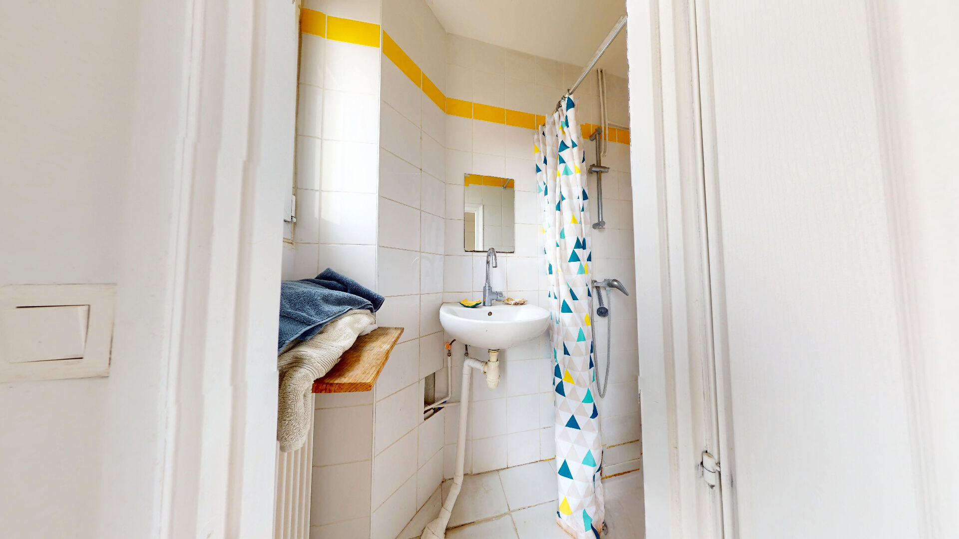 Appartement T2 au dernier étage - métro Garibaldi / Saint-Ouen (13 et 14 - RER C)